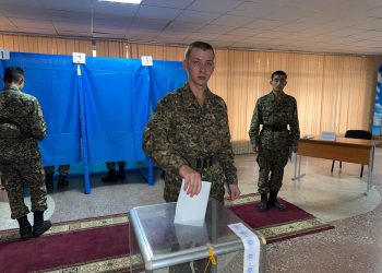 Гвардейцы в ВКО проголосовали одними из первых