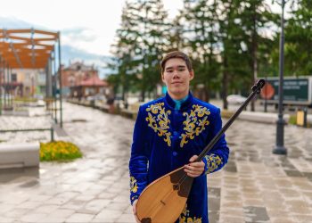 Дождь не помешал празднику домбры на Арбате