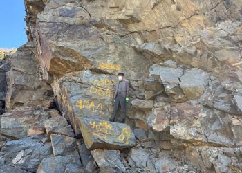 Сотрудники МРЦ Самар очистили скалы от надписей вандалов