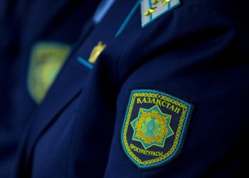 Прокурор в ВКО потерял должность, чин и водительские права