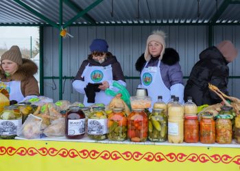 Мёд, соленья, рыба, овощи: как прошла ярмарка района Алтай в Усть-Каменогорске