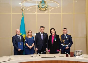 В Восточном Казахстане вручили госнаграды в честь Дня Независимости