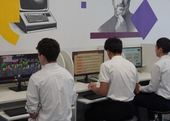 Подростков ВКО учат распознавать мошенничество: стартовала образовательная игра «Qarzhy Sagshysy»