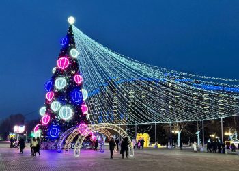 Новогодняя ночь в Усть-Каменогорске: праздничные площадки, фейерверк и торговля