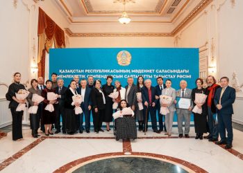 Деятелям культуры вручили государственные стипендии в Астане