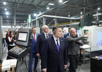 Курс на агротехнологии: делегация ВКО изучила опыт ведущего машиностроительного завода в Барнауле