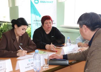 Выездной приём в Черемшанке: жители подняли вопросы интернета, дорог и медицины