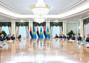 Президенты Казахстана и Сербии провели переговоры в расширенном формате