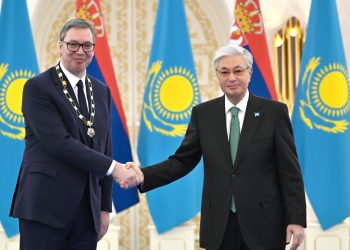 Глава государства наградил Президента Сербии орденом «Алтын Қыран»