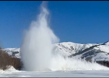 Аким ВКО поручил круглосуточно мониторить уровень воды