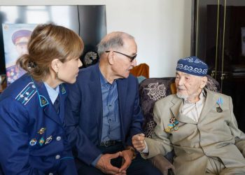 102-летний ветеран Курмат Рахимов проголосовал на референдуме