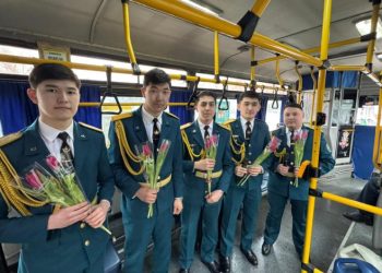 Военный оркестр устроил музыкальный сюрприз для жителей города