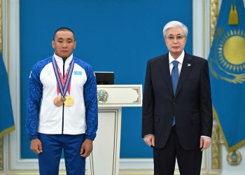 Президент наградил чемпиона Паралимпиады Ербола Хамитова