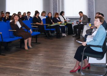 В Усть-Каменогорске презентовали альбом о женщинах-лидерах государственной службы ВКО