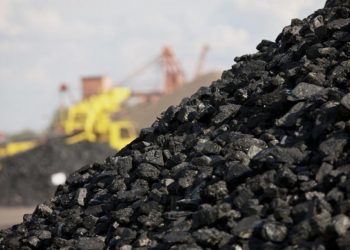 В Тарбагатайском районе нуждающимся семьям передали 35 тонн угля