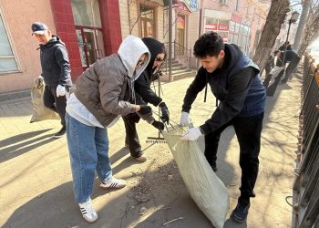 Масштабная уборка в Усть-Каменогорске: жители присоединились к акции «Таза Қазақстан»