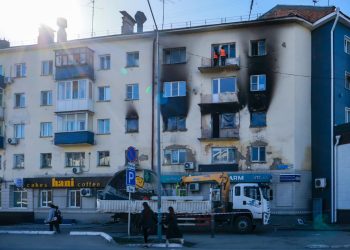 Единый стиль и современный облик: в Усть-Каменогорске ремонтируют фасады многоквартирных домов