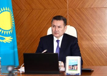 Театр как часть культуры: аким ВКО призвал госслужащих поддерживать артистов