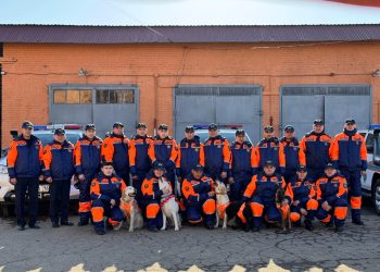 В Восточно-Казахстанской области с почестями проводили на пенсию служебного лабрадора