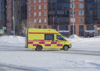 «Зеленый коридор» среди ночи: в ВКО полицейские пришли на помощь ребенку