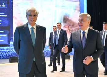 Президенты Казахстана и Узбекистана посетили хакатон по искусственному интеллекту в Бухаре