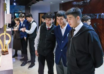 В Oskemen Hub прошла экскурсия для школьников об искусственном интеллекте