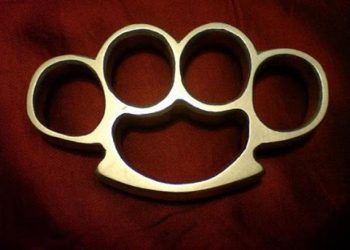 За рекламу кастетов – штраф: в Казахстане борются с нелегальным рынком оружия