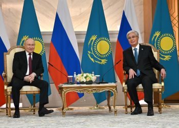 Президенты Казахстана и России провели переговоры в узком составе в Астане