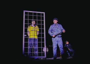 Выбор, который определяет будущее: школьники Усть-Каменогорска посмотрели спектакль «Таңдау»