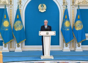 Токаев поздравил работников СМИ и отметил их вклад в проведение конституционной реформы