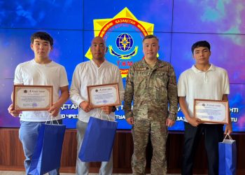 Учитель и школьники из Серебрянска получили награды за спасение человека на воде