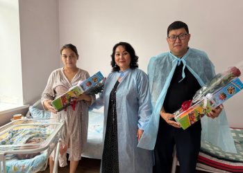 Молодых мам района Алтай поздравили с Национальным днём домбры и рождением дочерей