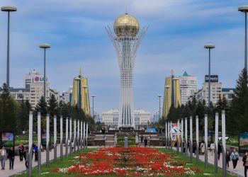 Казахстан становится экономикой не только нефти: зарубежные аналитики отметили рост инвестиций и промышленности