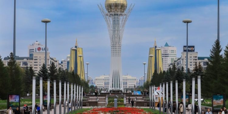 Казахстан становится экономикой не только нефти: зарубежные аналитики отметили рост инвестиций и промышленности