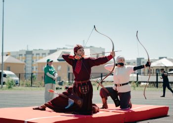 Свекровь и невестка из ВКО боролись за золото: в Караганде прошёл Кубок Казахстана по традиционной стрельбе из лука