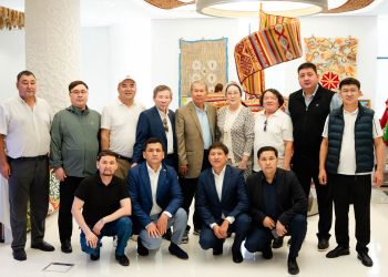 Марафон «Читающая нация» стартовал с благословения казахстанской интеллигенции