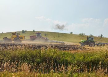 Уборочная кампания – 2026 в ВКО: полевые работы идут полным ходом