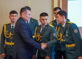 19 молодых офицеров-пограничников приступили к службе на границе Восточного Казахстана
