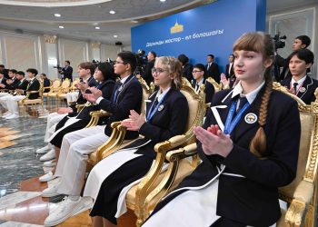 Президент встретился с победителями и призёрами международных олимпиад