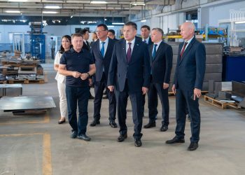 Аким ВКО проверил предприятия и строящийся гематологический центр в Усть-Каменогорске