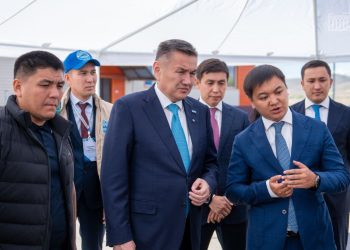 Аким ВКО проверил стройплощадки и котельную в районе Улкен Нарын