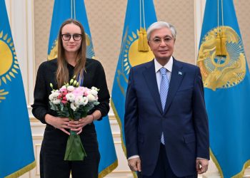 Президент Касым-Жомарт Токаев наградил Елену Рыбакину орденом «Барыс» III степени