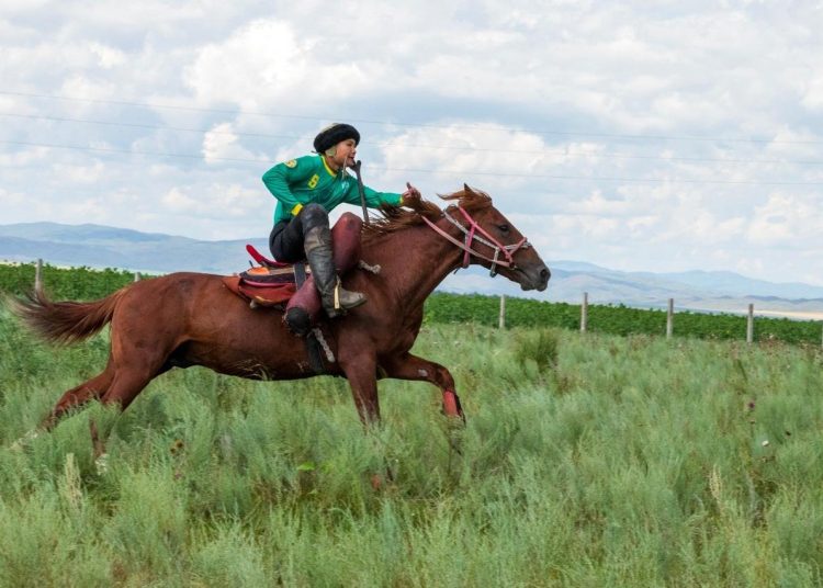 Шығыста ат спортының басынан бағы тайды ма?