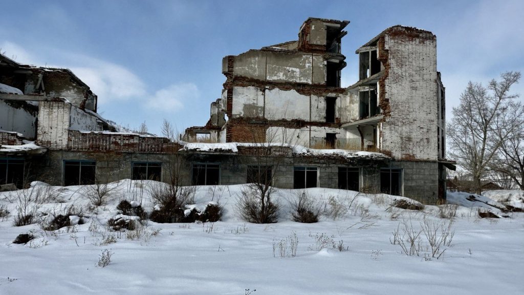 Үңірейген үйлер, тозған аурухана, жұмыссыздық: Асубұлақтың қазіргі тыныс-тіршілігі