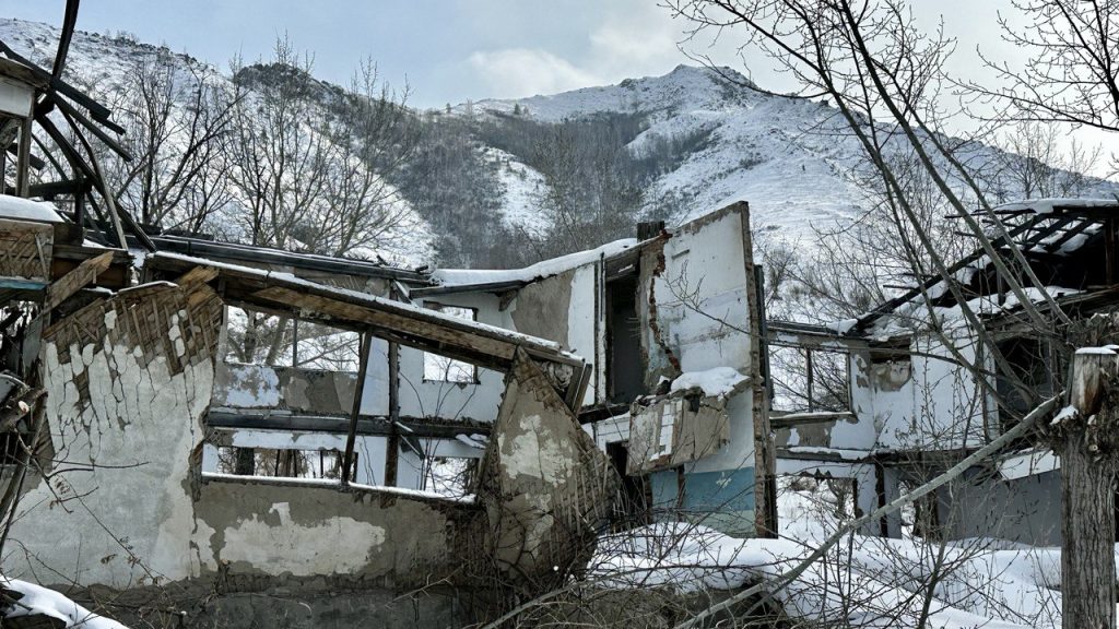 Үңірейген үйлер, тозған аурухана, жұмыссыздық: Асубұлақтың қазіргі тыныс-тіршілігі