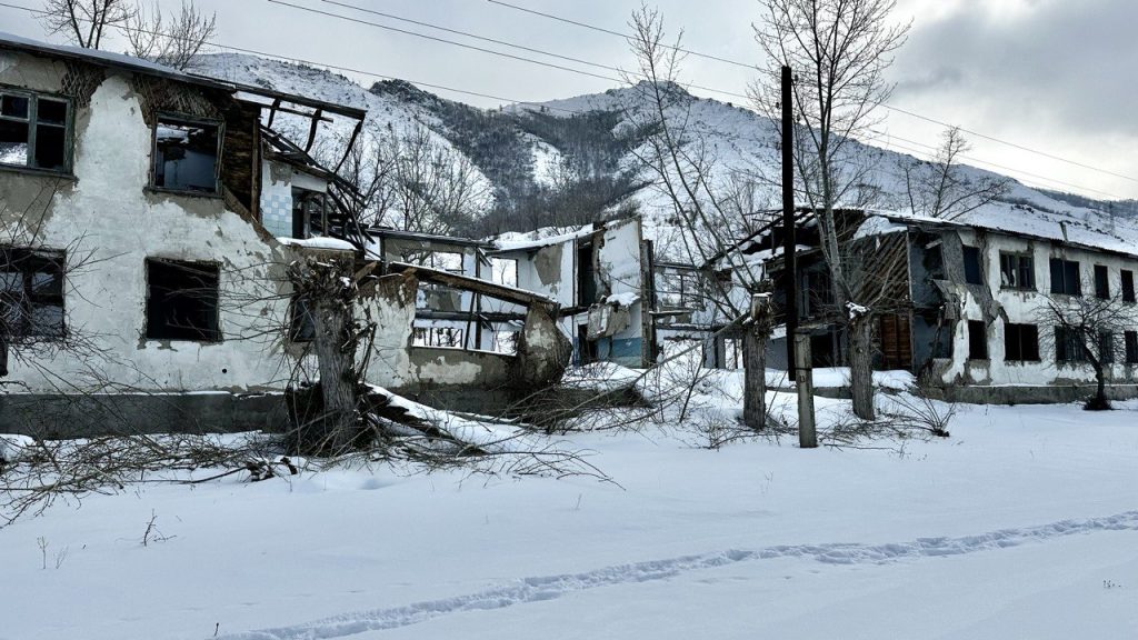 Үңірейген үйлер, тозған аурухана, жұмыссыздық: Асубұлақтың қазіргі тыныс-тіршілігі