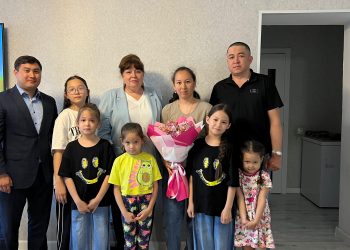 Көпбалалы отбасын мерекемен құттықтады — Өскемен