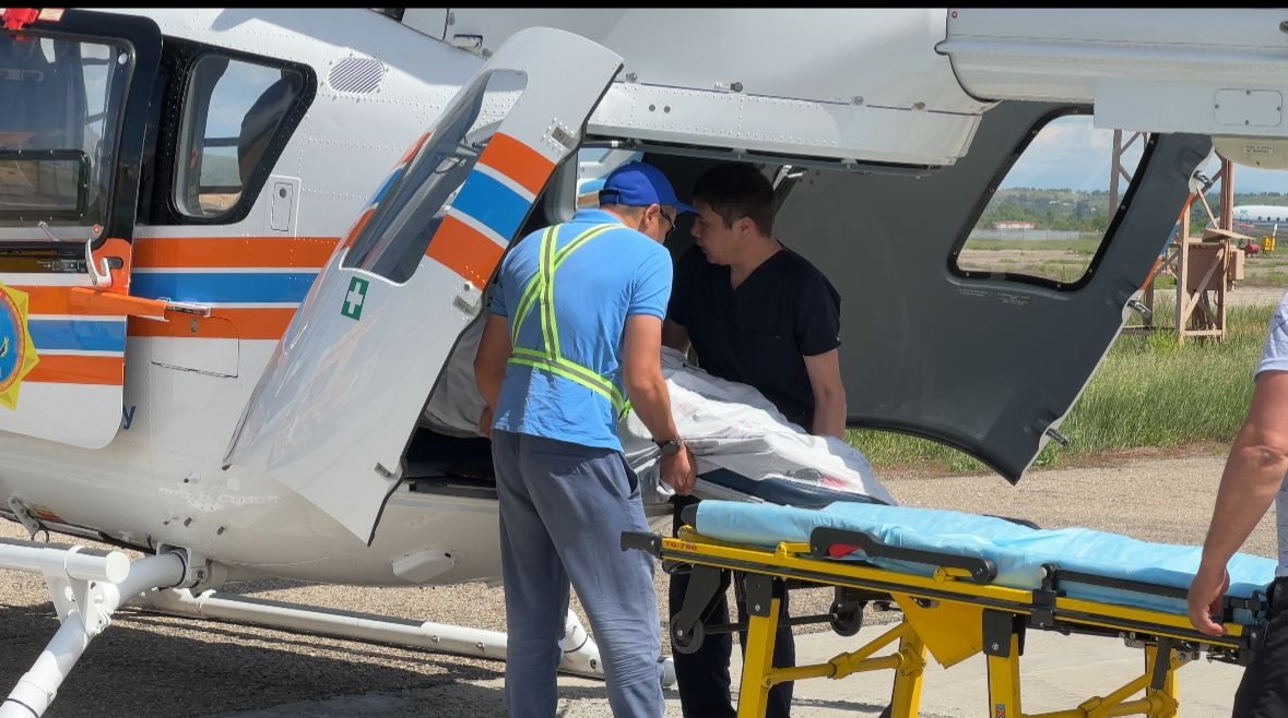 Тоғыз жастағы бала тікұшақпен Өскеменге шұғыл жеткізілді