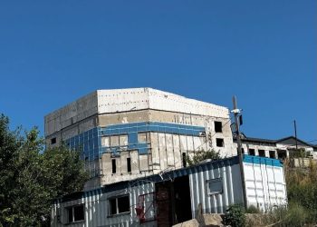 Өскемен: Есенберлин бойында қаңырап тұрған ғимарат мектепке айналады