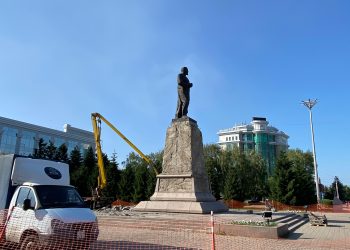 Өскемендегі Абай ескерткіші жаңартылып жатыр